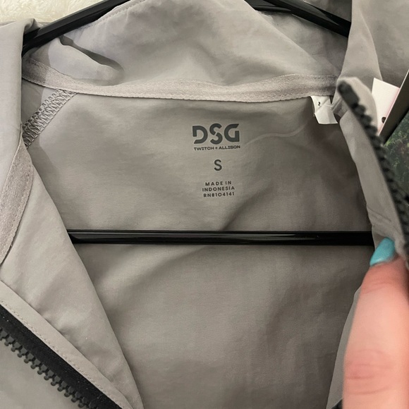 DSG Pullover - Picture 2 of 3
